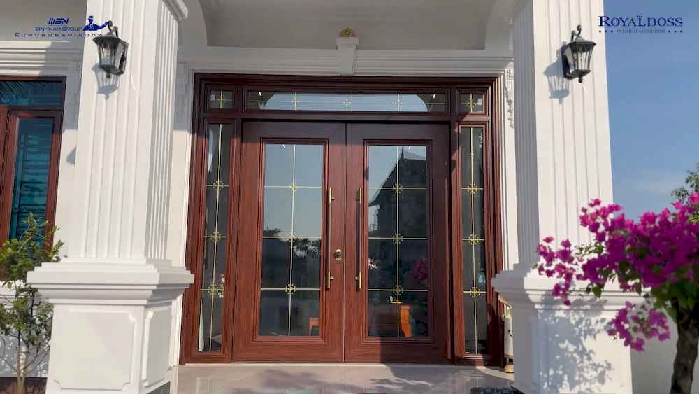 Công trình sử dụng 100% cửa nhôm Royalboss màu vân gỗ trắc